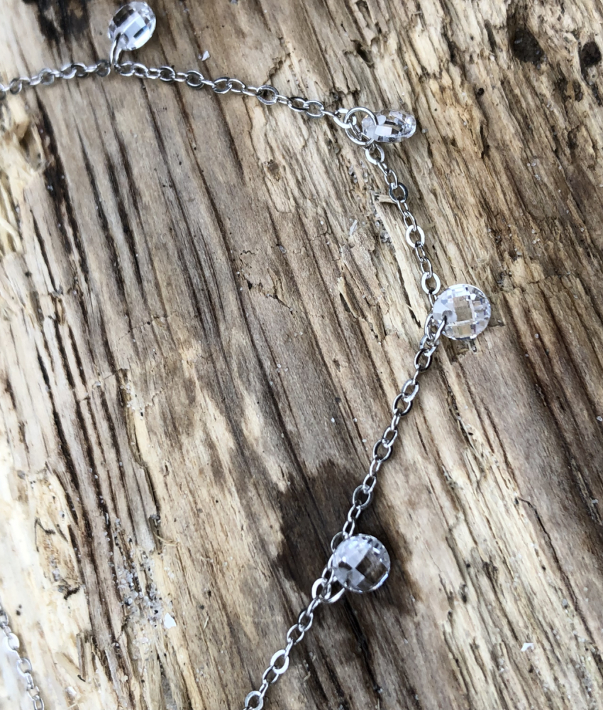 Sølvarmbånd med hvide zirkonia sten på drivtømmer2