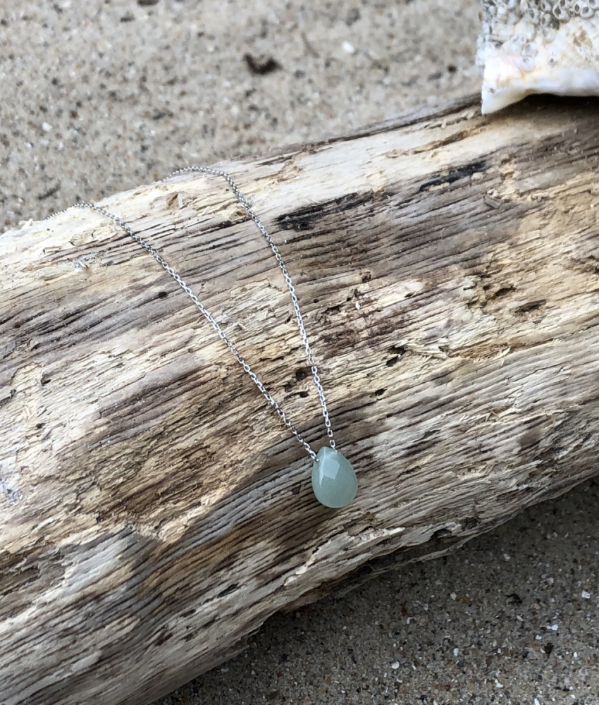 Sølvkæde med grøn aventurin sten på drivtømmer2